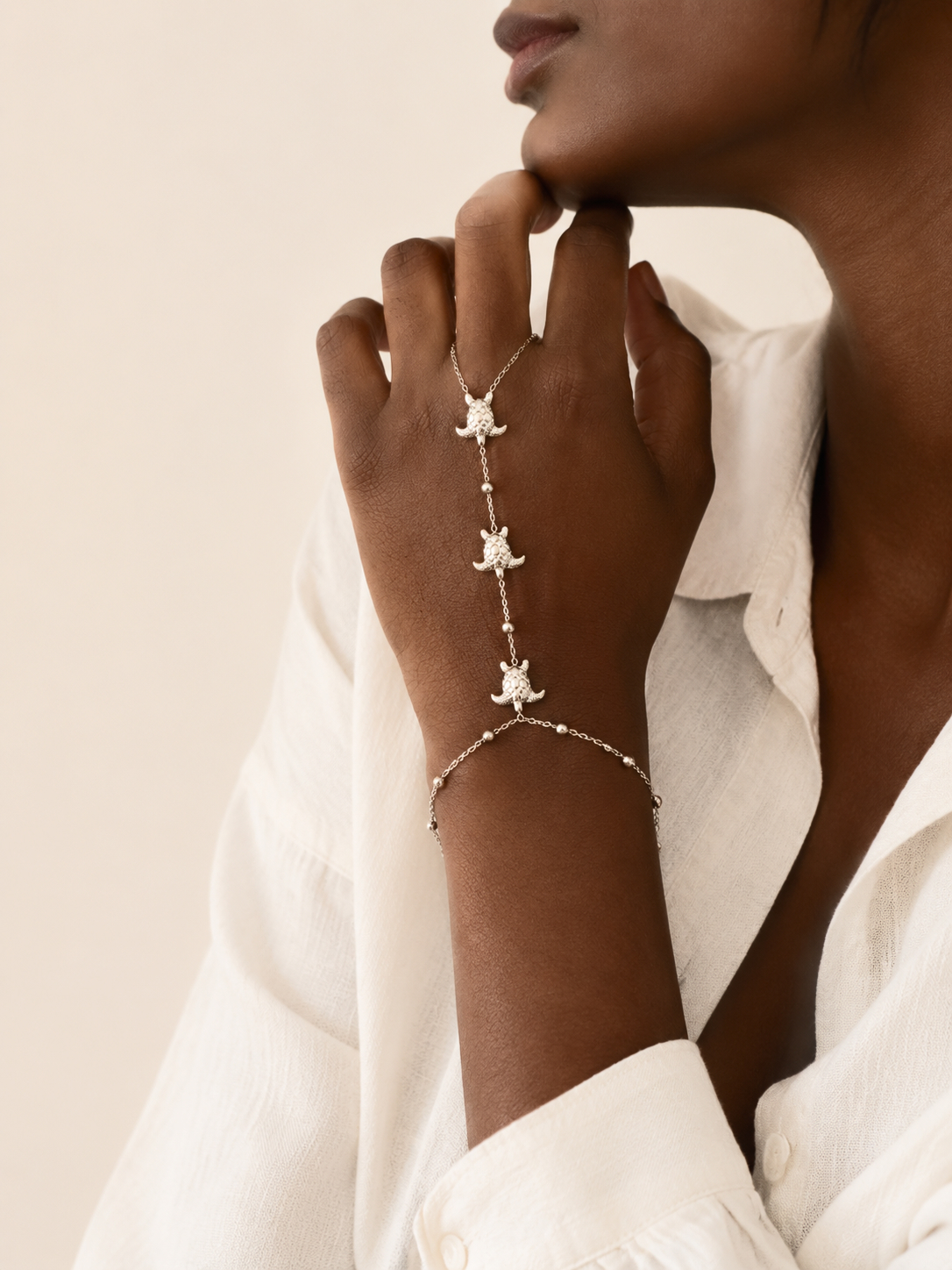 Caretta – Turtle Hand Chain