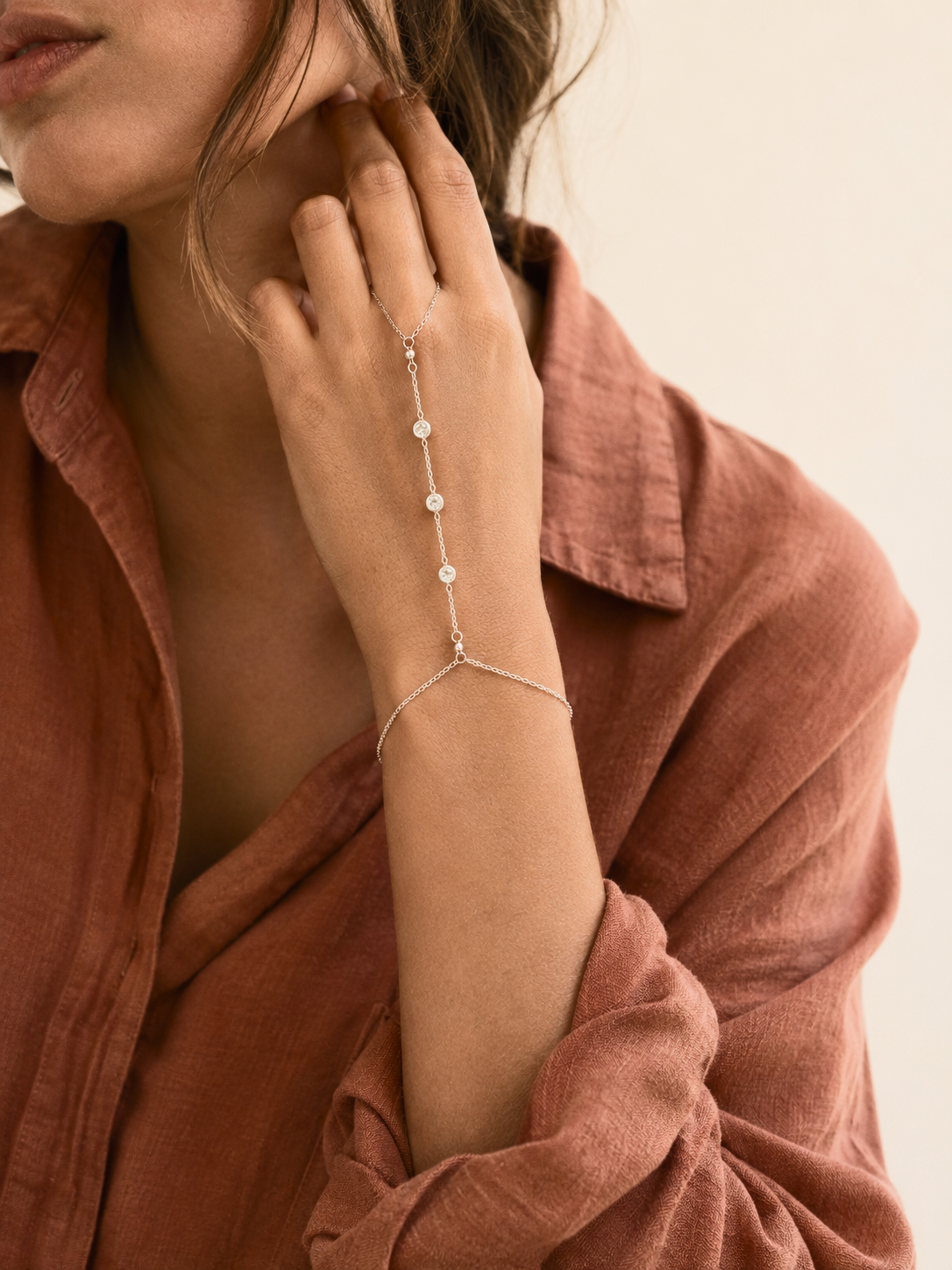 Verona – Zircon Hand Chain